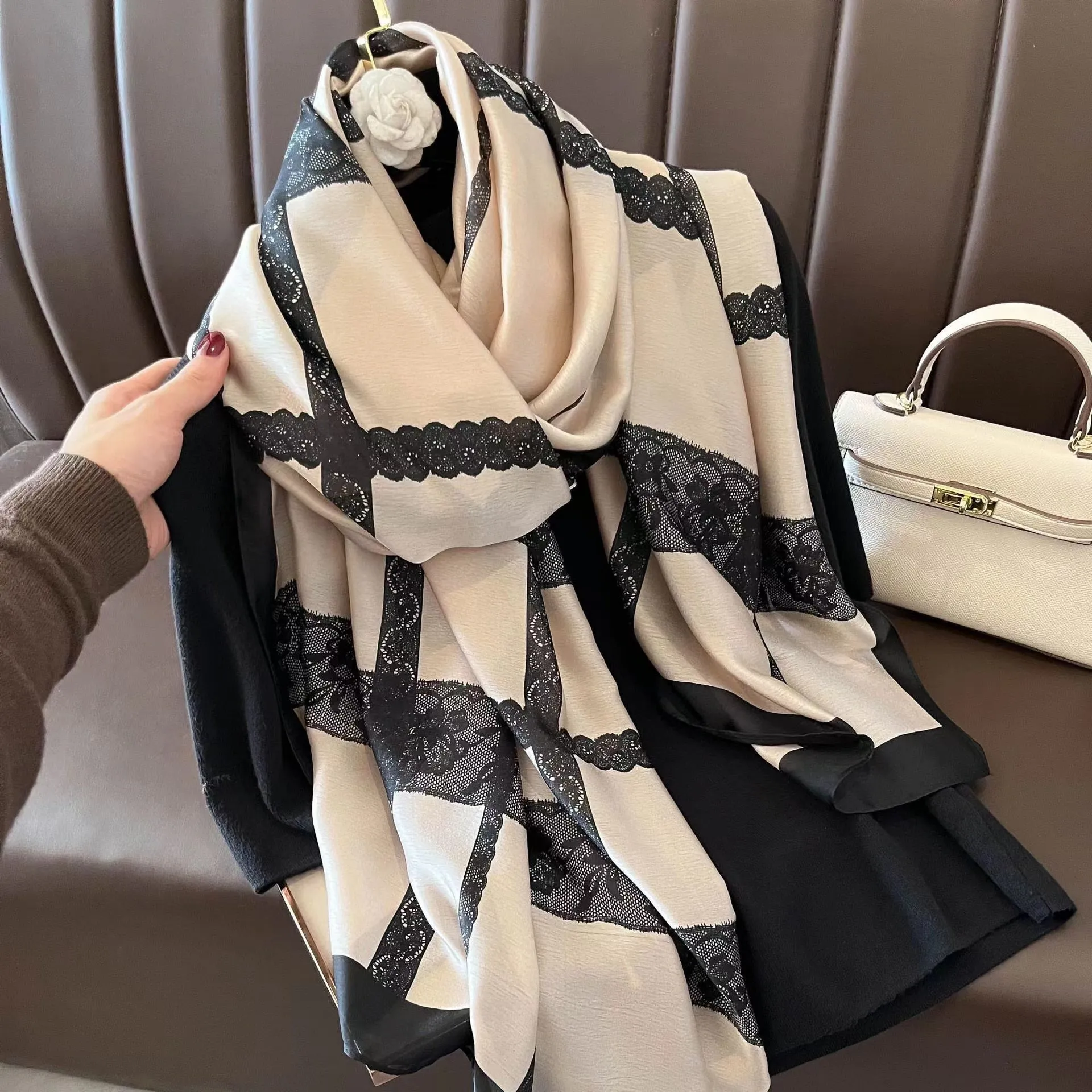 Designer Silk Scarf Female Foulard Bandana Long Shawls Wraps Winter Neck Scarves Pashmina Lady Hijab Luxury New