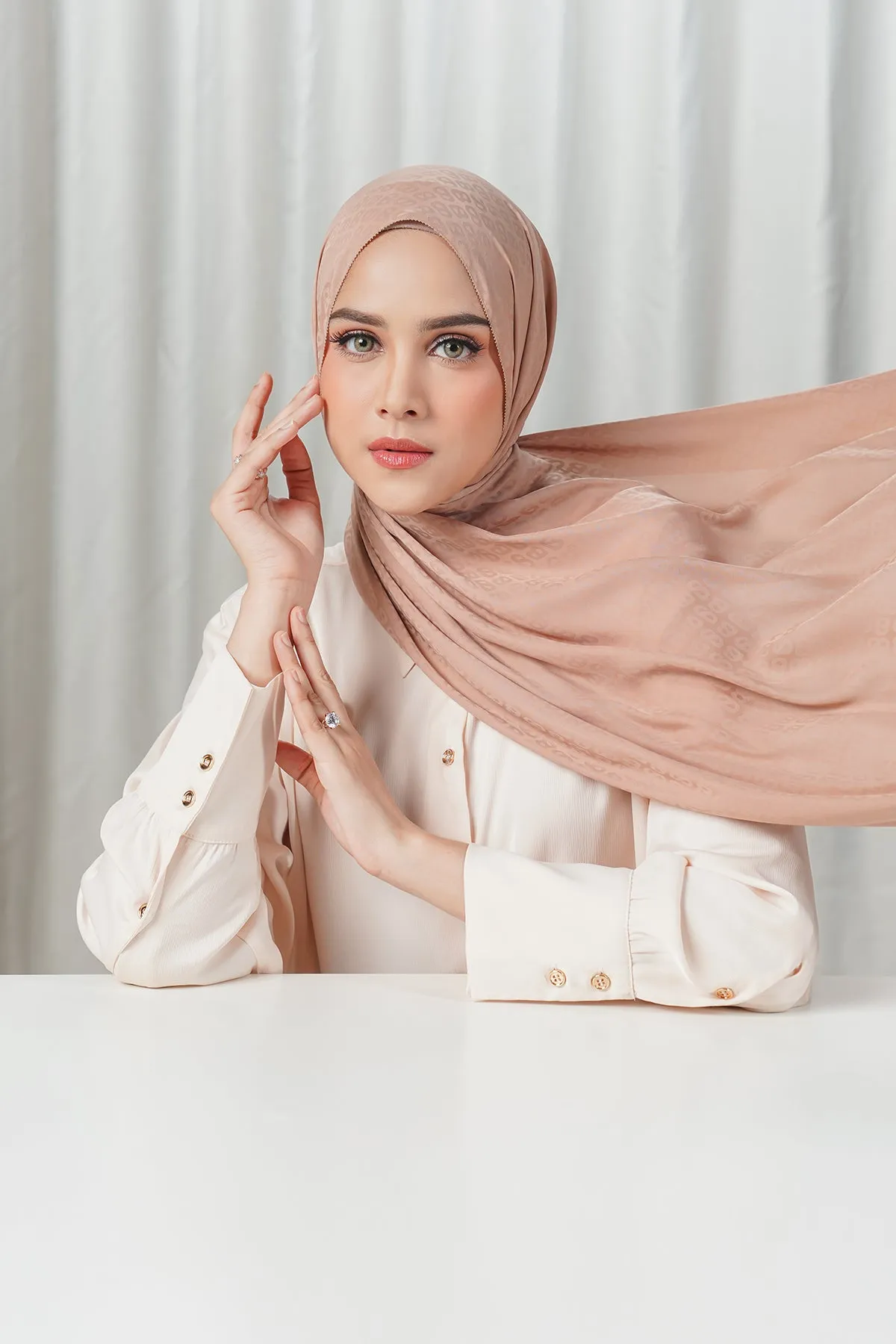 Tapis Satin Jacquard Shawl - Natural