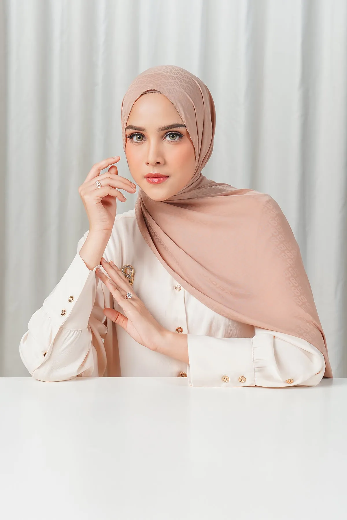 Tapis Satin Jacquard Shawl - Natural