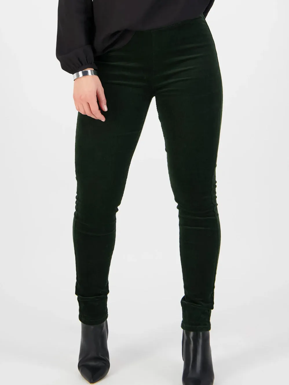 VASSALLI SKINNY PULL ON CORD PANT