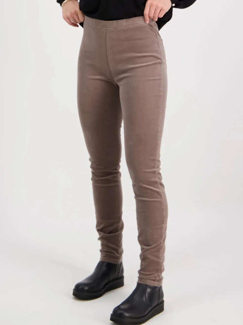 VASSALLI SKINNY PULL ON CORD PANT